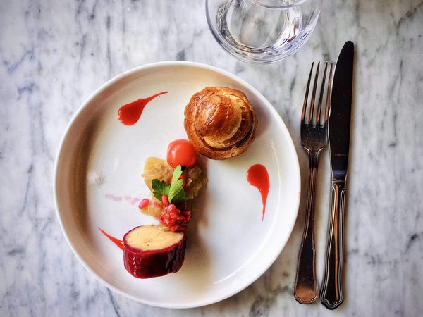 What's the Technique for a Succulent Coq Au Vin with a Rich Red Wine Sauce?